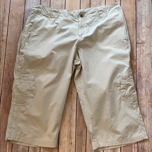 Columbia light khaki cropped cargo pants size 12